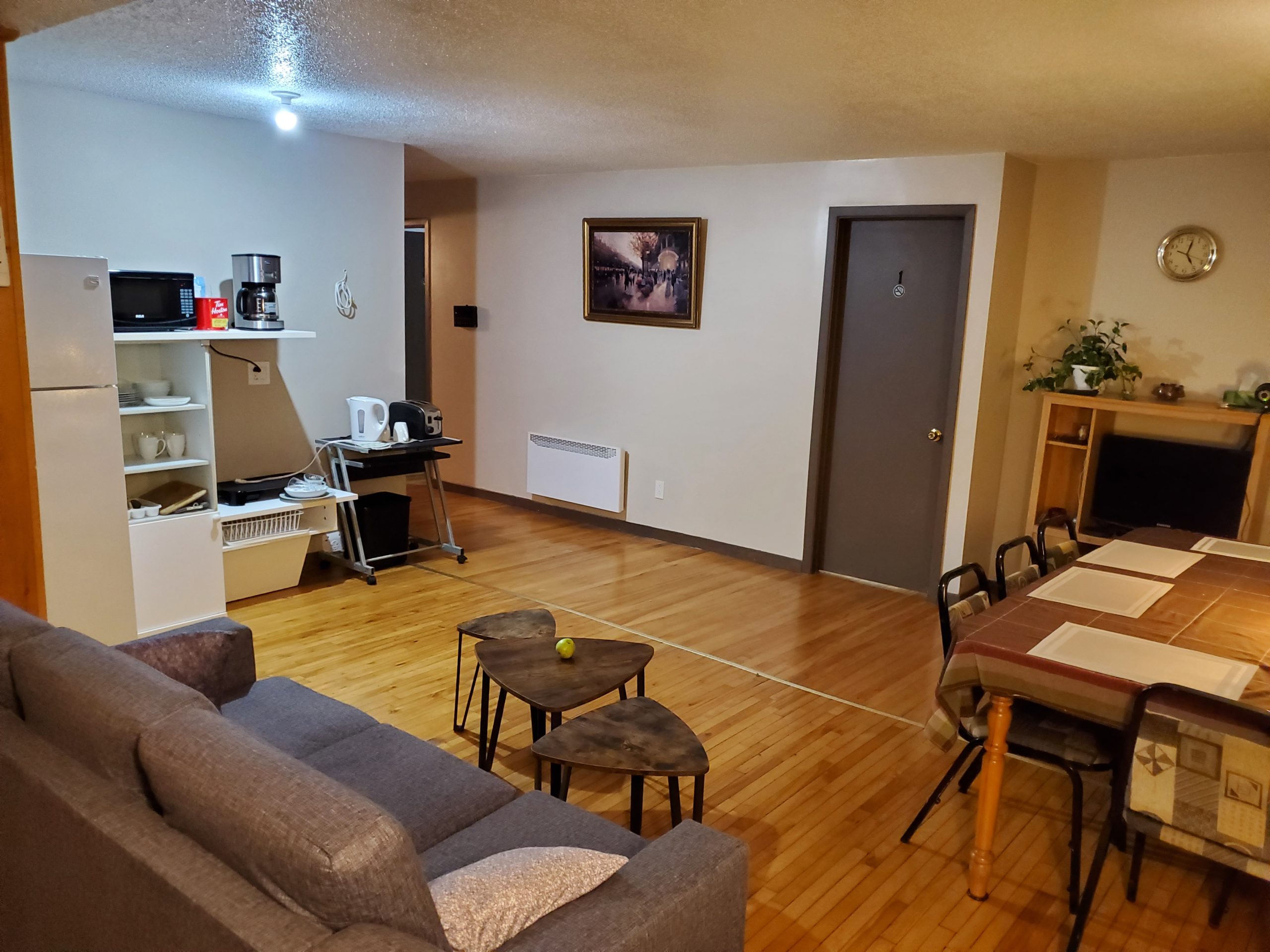 Le1226-Apartment with Free WIFI and Parking - Image 4