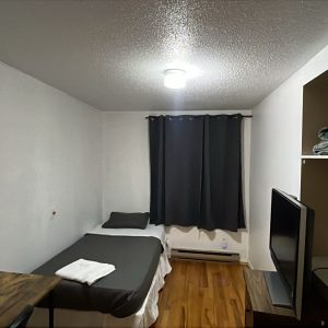 Le1226-Private Room 3 with Free WIFI and Parking