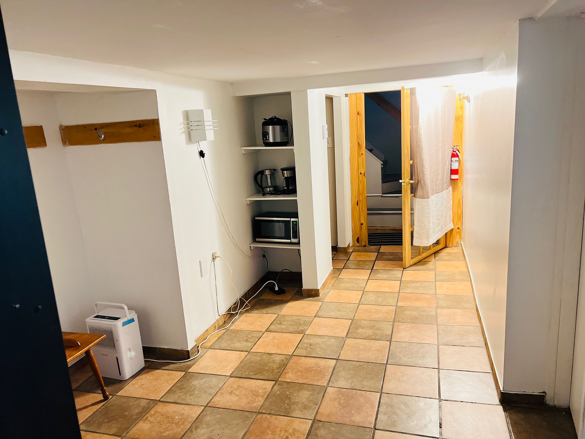 Le1226-Private Basement with WIFI and Free Parking - Image 3
