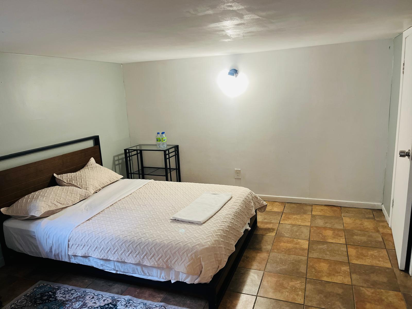 Le1226-Private Basement with WIFI and Free Parking