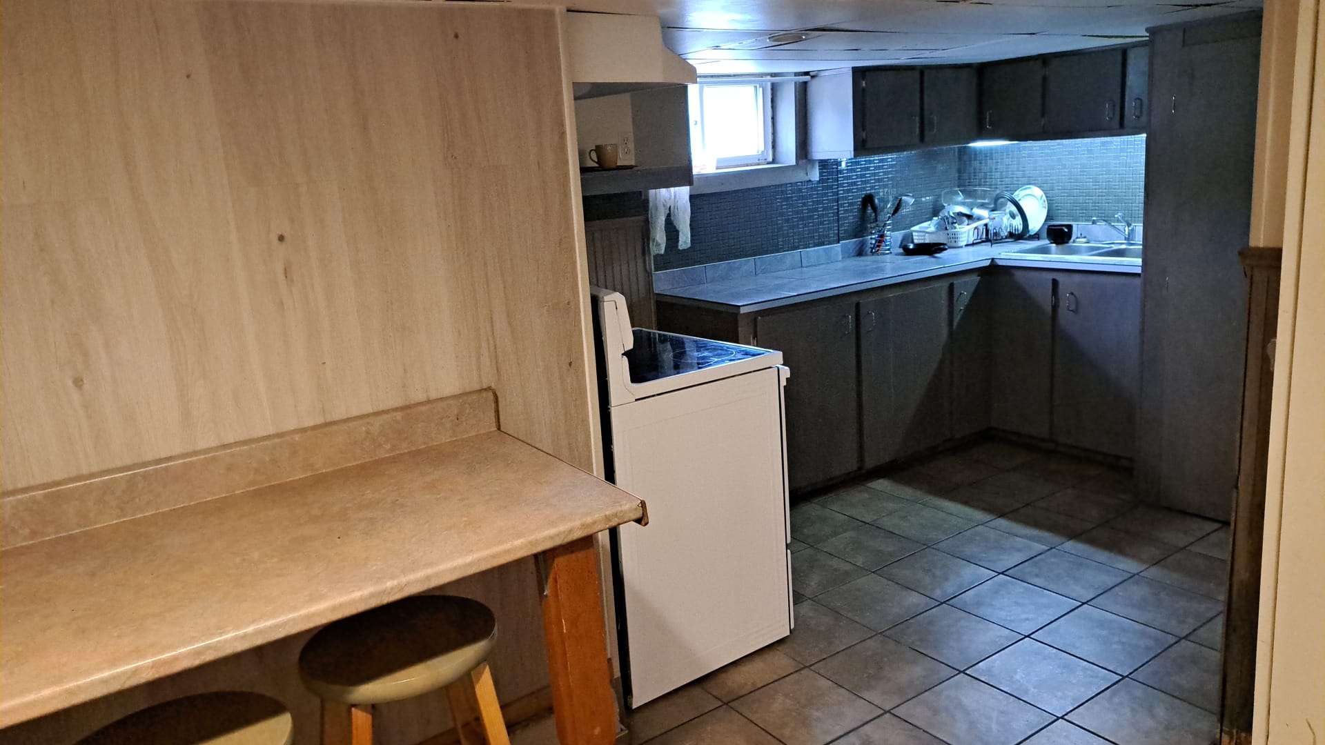 Le1226-Private Basement with WIFI and Free Parking - Image 14